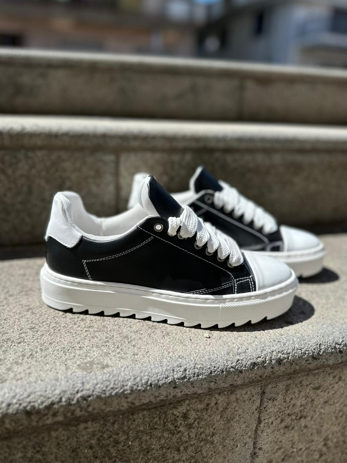 Sneakers bianca e nera