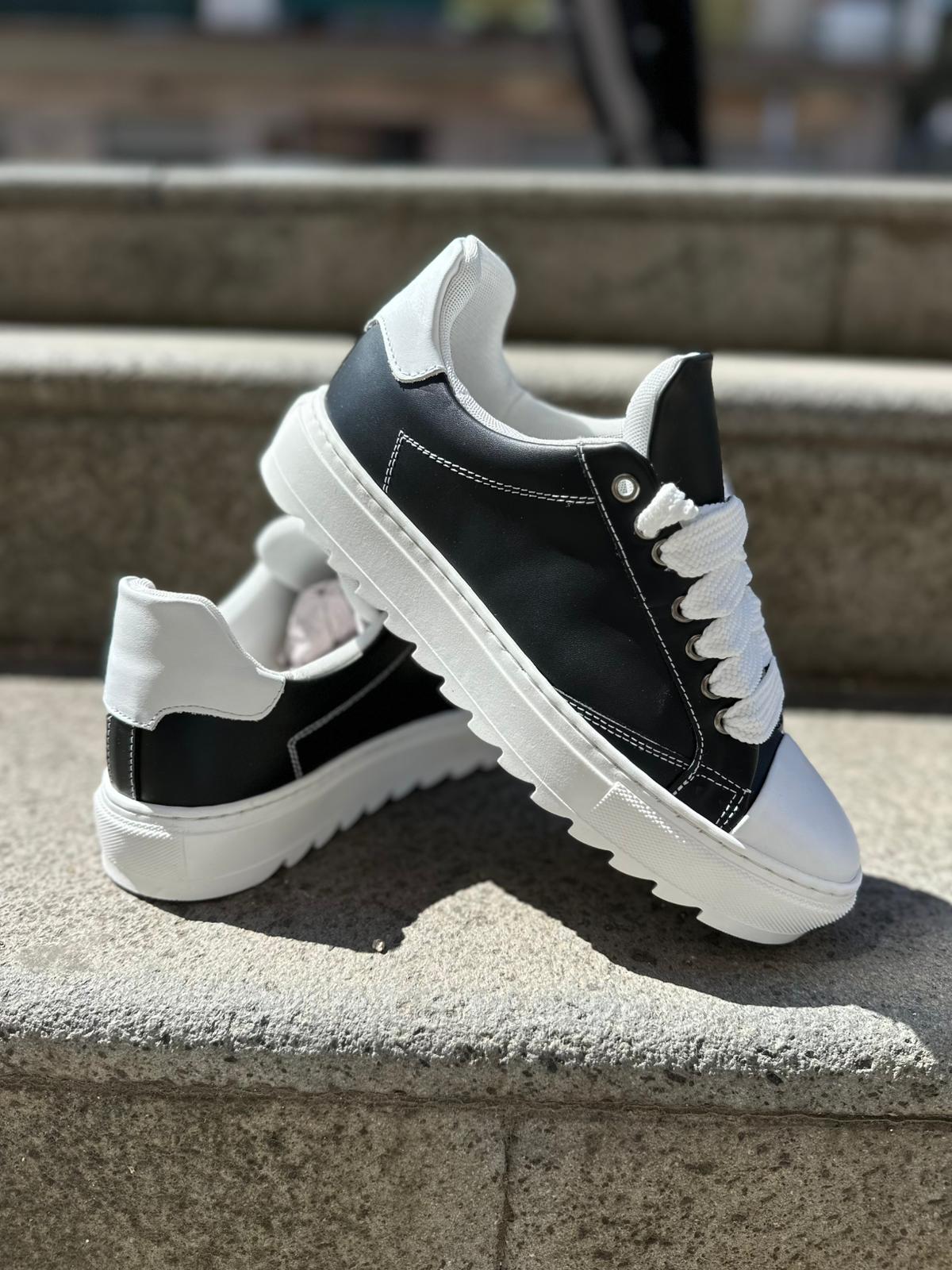 Sneakers bianca e nera