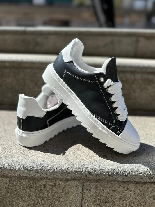 Sneakers bianca e nera