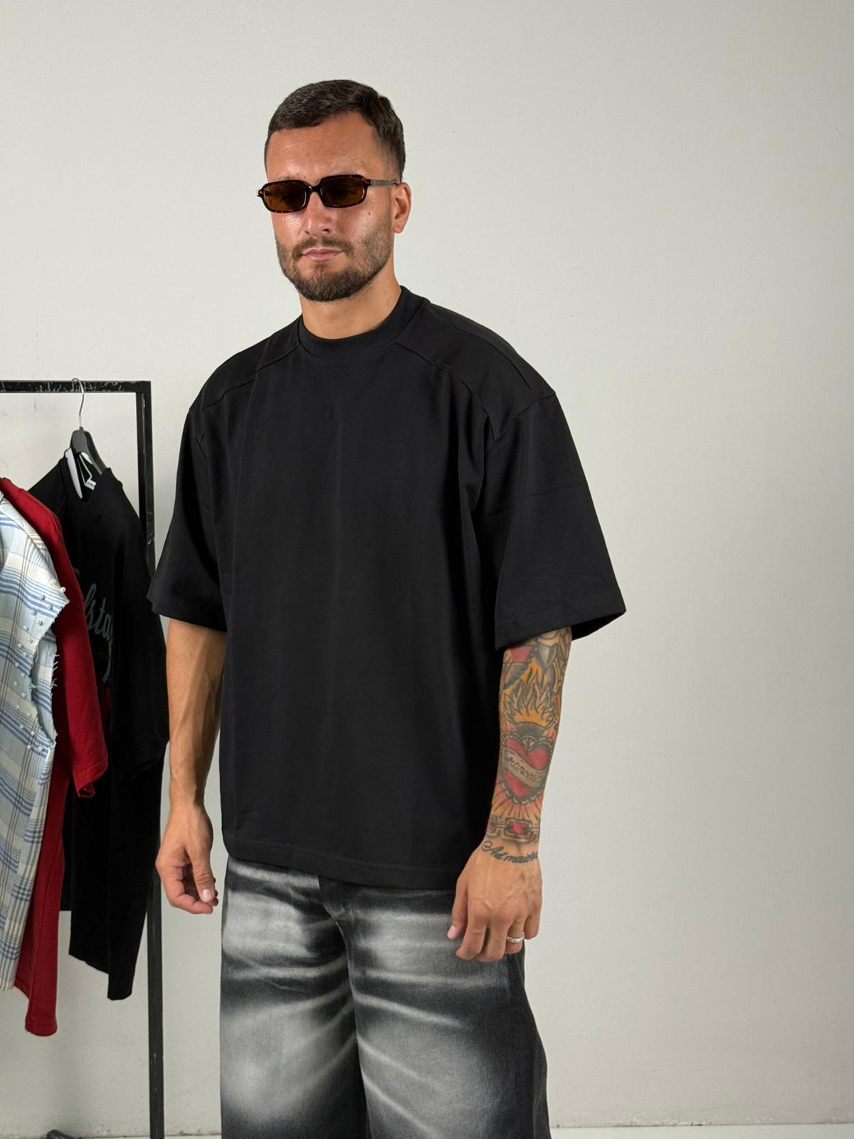 Shirt trust nera